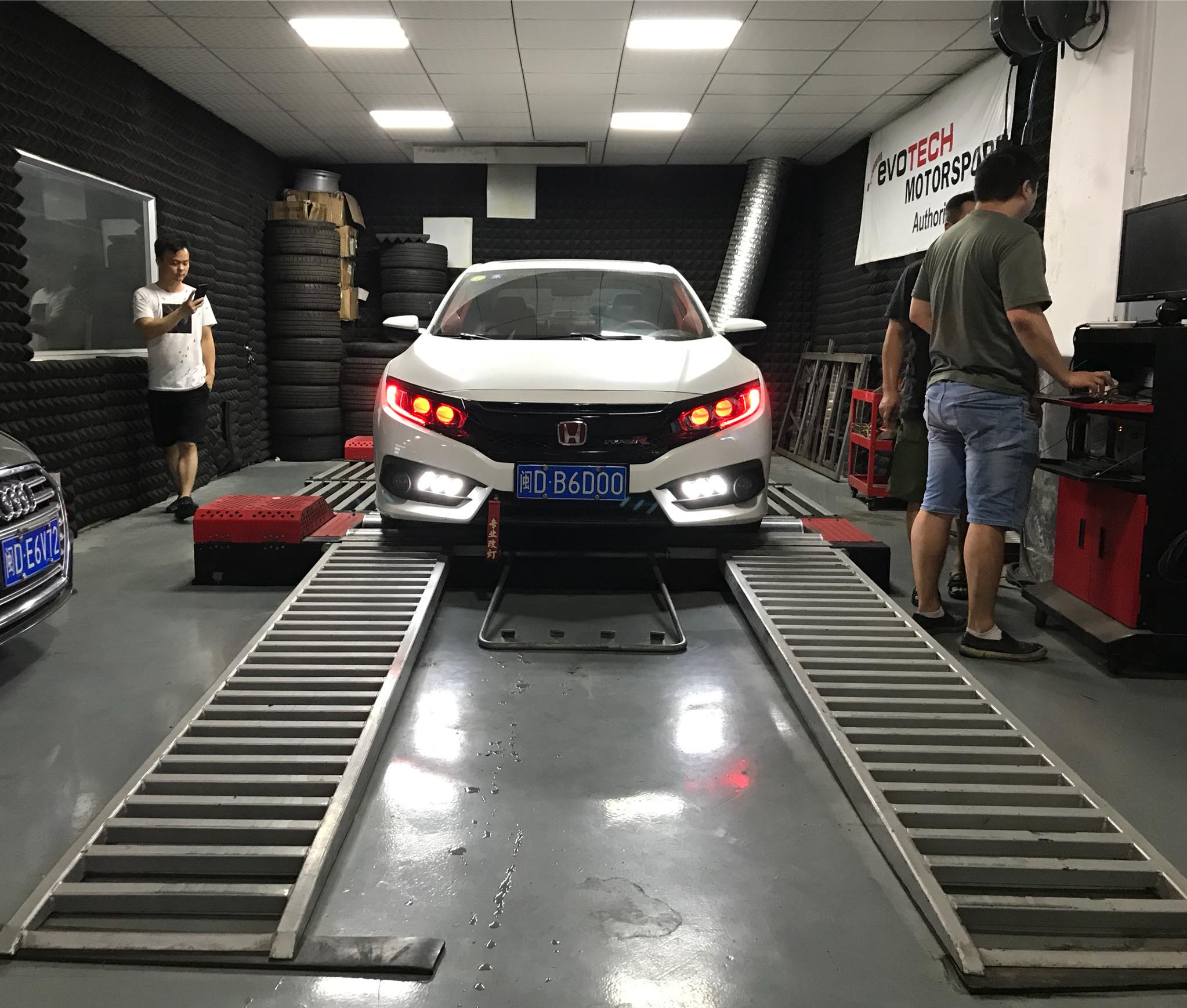 Honda Civic 1.5T in evotech motorsports