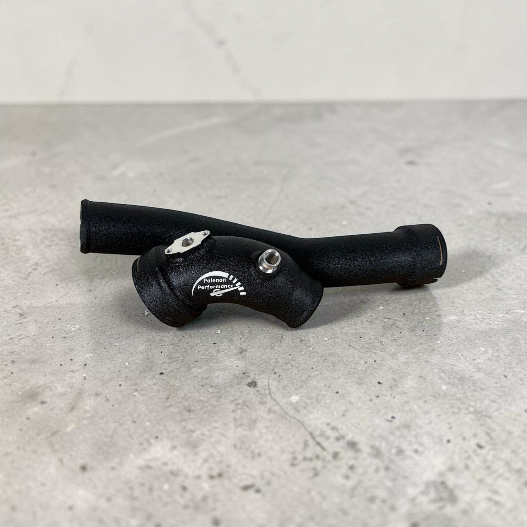 Palenon Performance wrinkle black aluminum N55 charge pipe for BMW with CNC-machined flanges and NPT bung